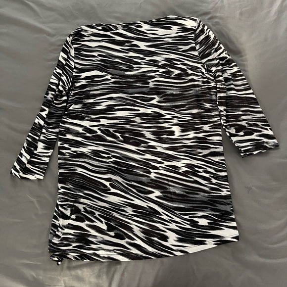 Women’s Ruched Side Sweater - Picture 3 of 6